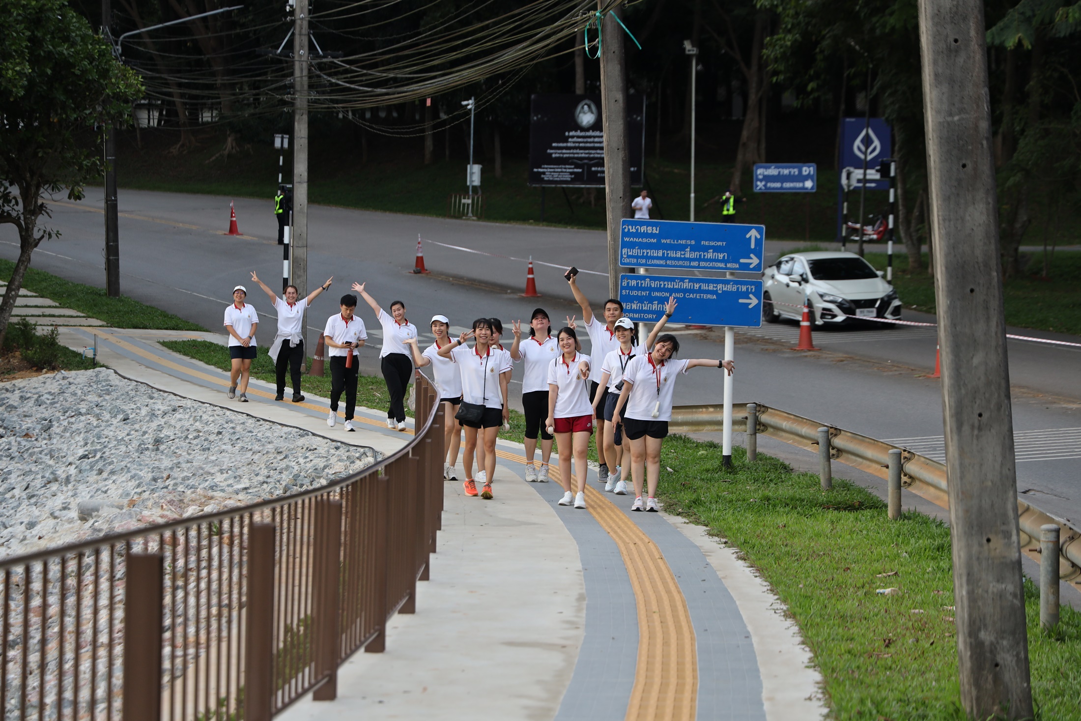 MFU News : Walk_n_Run_with_President__9_.JPG