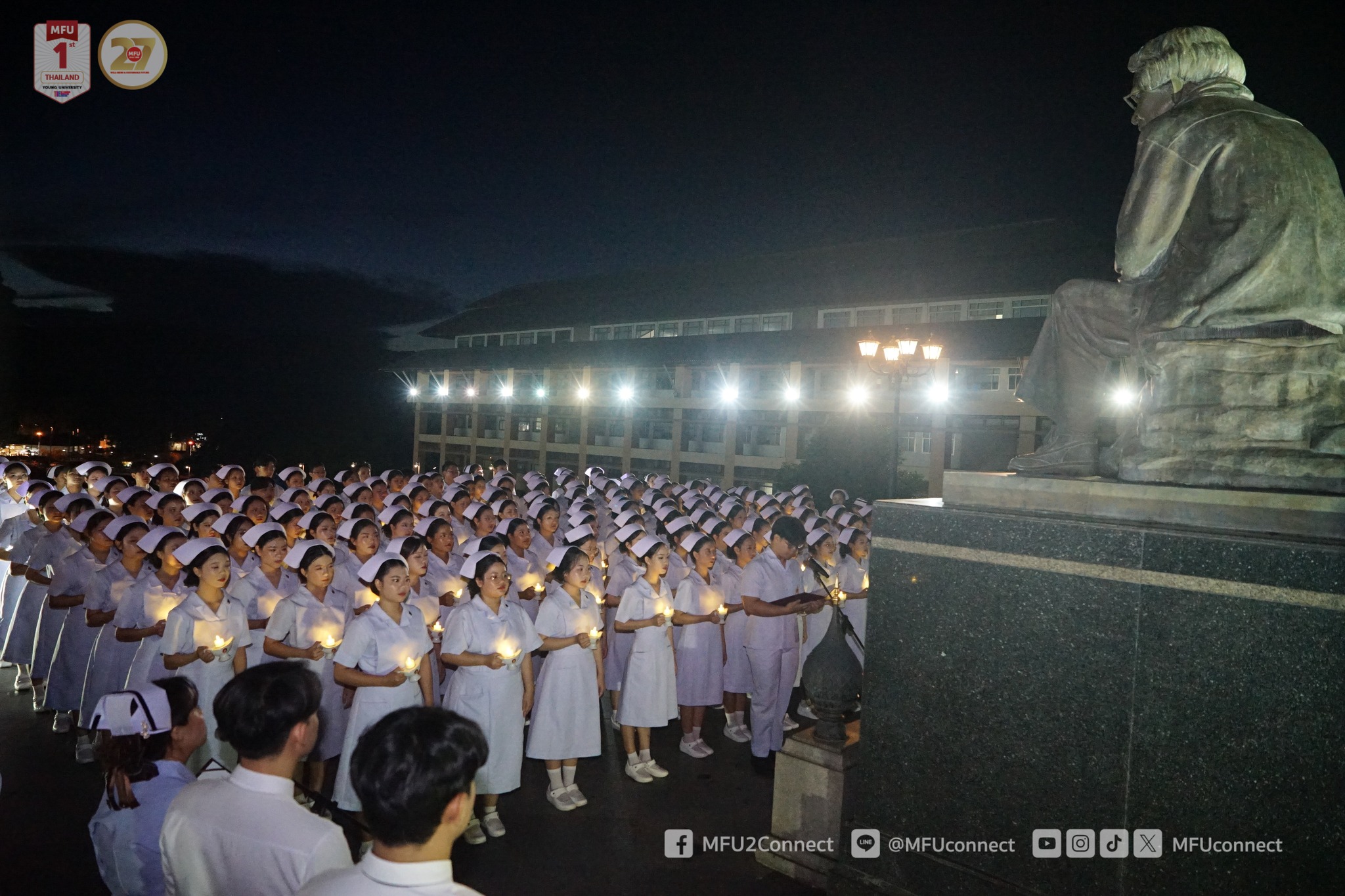 วันแห่งความภาคภูมิใจ นศ.พยาบาล มฟล. เข้าร่วมพิธีมอบหมวก ดวงประทีป และเข็มชั้นปี รองอธิการบดีกล่าวแสดงความยินดี คณบดีกล่าวปัจฉิมโอวาท